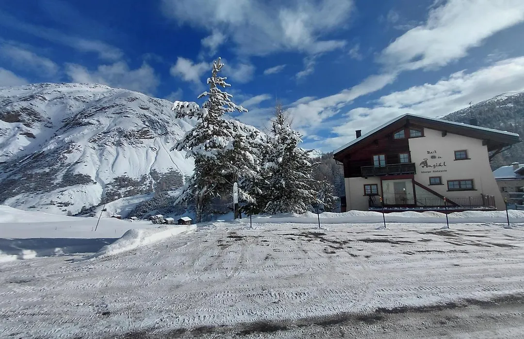 Hotel Bait De Angial-1